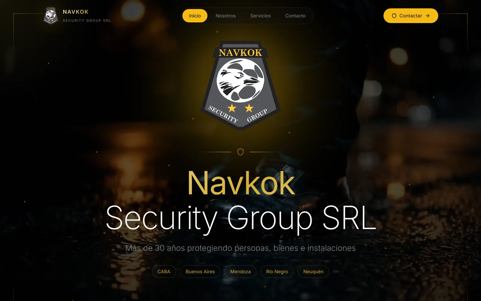 El hero del sitio: el escudo de Navkok, el nombre en dorado y las provincias donde opera.